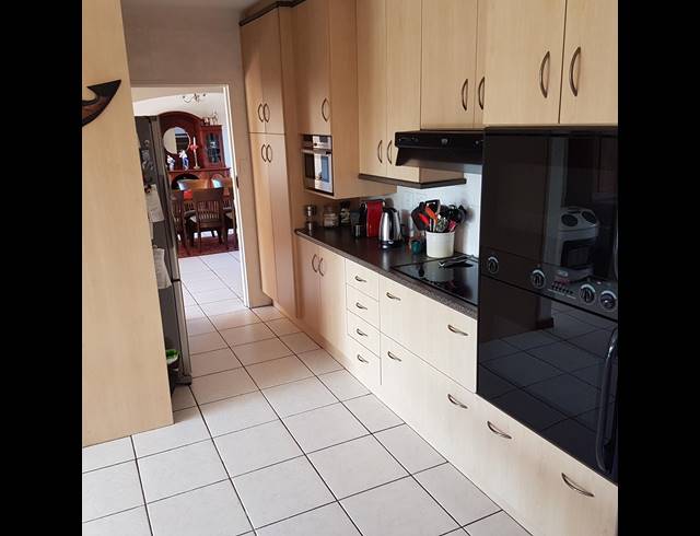3 BEDROOM TOWNHOUSE RENTED IN GREENACRES